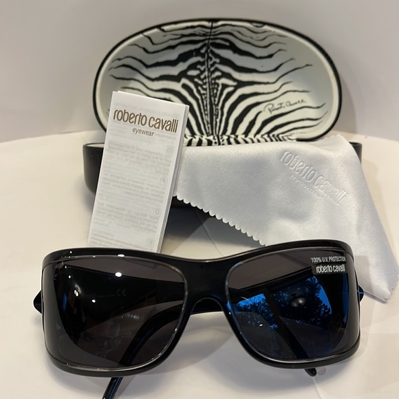 Roberto Cavalli Accessories - New ROBERTO CAVALLI Sunglasses with original case and RC lens wipe